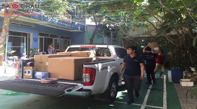 Dàn karaoke gia đình của bố Hoàng rapper