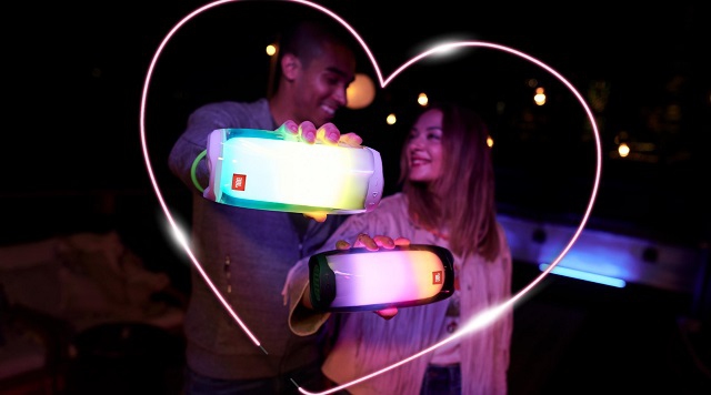 Loa JBL Pulse 4: Thiết kế tuyệt tác, Pin 12h, đèn LED 360 độ độc đáo