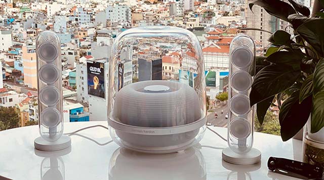 Làm việc tại gia sẽ thú vị hơn nếu bạn sở hữu chiếc Loa Soundsticks 4