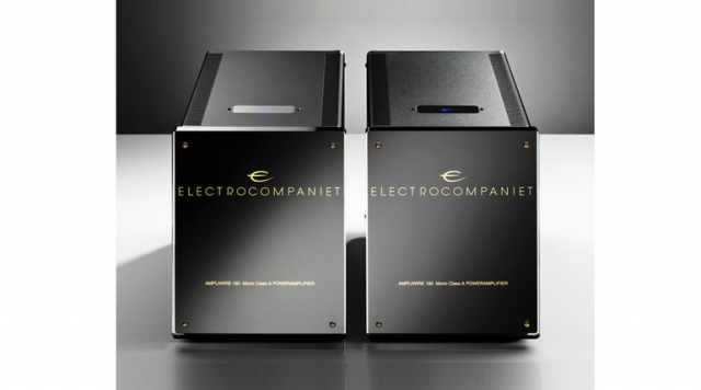 Cận cảnh power amp monoblock Electrocompaniet AW 180 M trong quá trình sản xuất