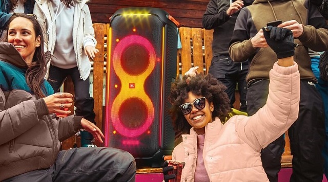 JBL Partybox 710: Công suất siêu khủng, đèn LED đỉnh cao, có bánh xe di chuyển