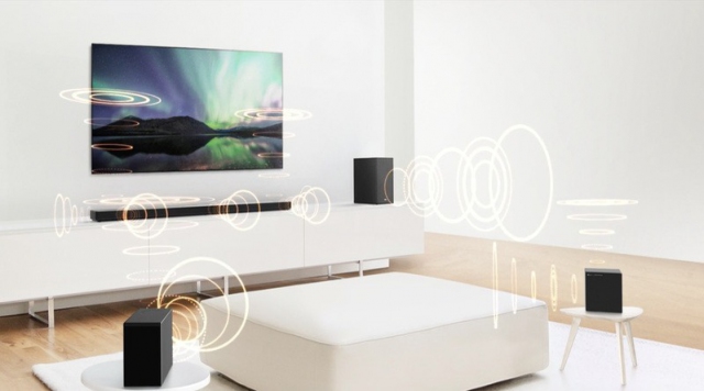 LG trình làng S95QR: Chiếc soundbar đầu tiên trên thế giới trang bị loa centre hướng trần