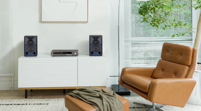 JBL ra mắt loa bookshelf 4305P Studio Monitor: Tích hợp DAC 24-bit/192kHz, phát nhạc không dây