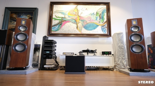 Mở hộp loa cột Audiovector QR7: Ngoại hình sang trọng, cấu hình hấp dẫn trong tầm giá 150 triệu