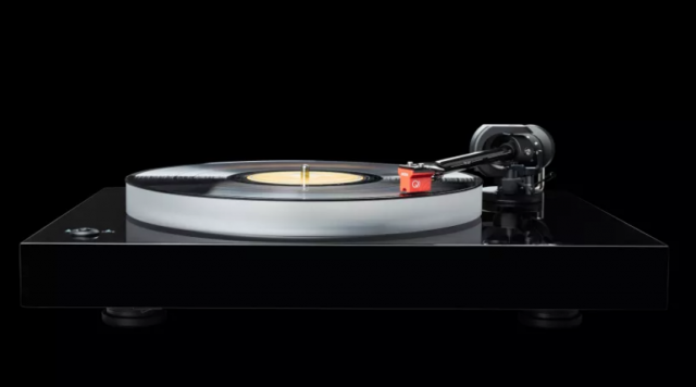 Pro-Ject giới thiệu mâm than X2 B: Có thể xuất tín hiệu balance, trang bị sẵn kim Ortofon Quintet Red
